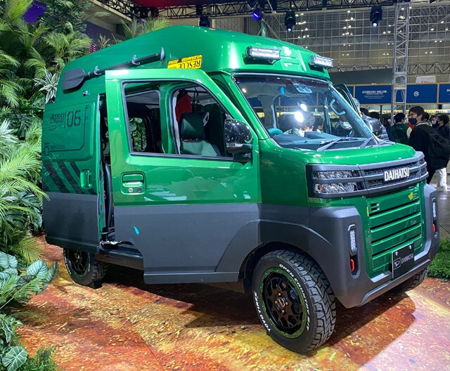 第5位 ダイハツ アトレー ワイルドレンジャー ベースのアトレーをリフトアップ。ボディ下部には樹脂製の加飾が! フロントのデカい社名ロゴもイイ