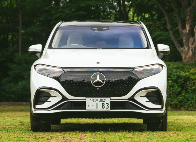 メルセデス・ベンツ EQS450 4マチックSUV 価格:1542万円 フラッグシップEVセダン「EQS」のSUV版。超ゴージャスな内外装だけでなく、大人7人がゆったり乗れる室内の広さも魅力