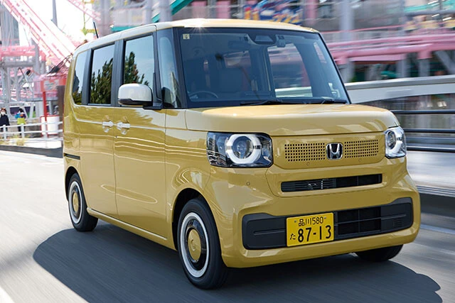 ホンダ N-BOX　価格：164万8900～188万1000円　市街地と高速道路をたっぷりと走り込み徹底チェック。前席はもちろんのこと、後席の乗り心地、視界は共に抜群だった