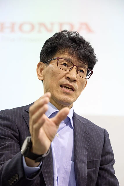 3代目N-BOX開発責任者、ホンダ・諫山博之氏。昨年の新車販売で唯一の20万台をマーク。「もちろん、その数字を超える自信があるから発売しました」（諫山氏）