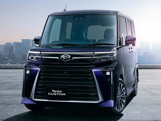 渡辺氏が「現行の軽自動車の中では最強のオラオラ顔です」と太鼓判を押すタントカスタム。価格は174万9000~199万1000円