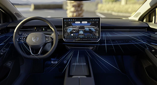 インパネの中央にはド派手な15インチの大型タッチパネルが鎮座する。ヘッドアップディスプレーにはAR(拡張現実)機能を備える