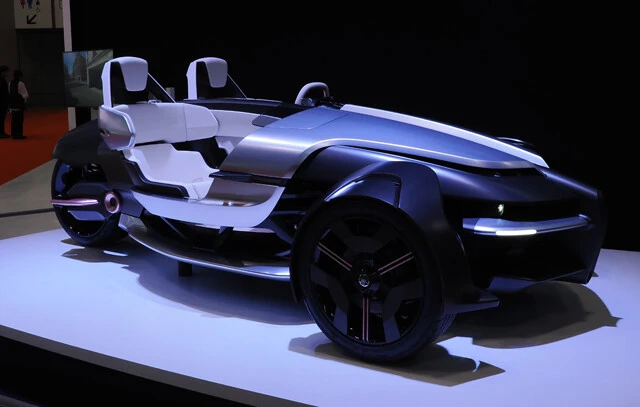 ヤマハ トライセラ 三輪フルオープンEVが登場。ヤマハは走りに自信満々。専門家筋も「試乗したい」とノリノリ