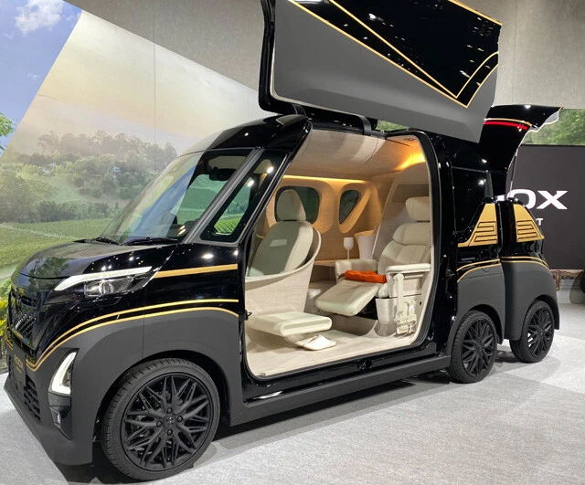 第2位 日産 ルークス スイートコンセプト 日産の軽ハイトワゴンのルークスをまさかのガルウイング化。リアにはトレーラーも