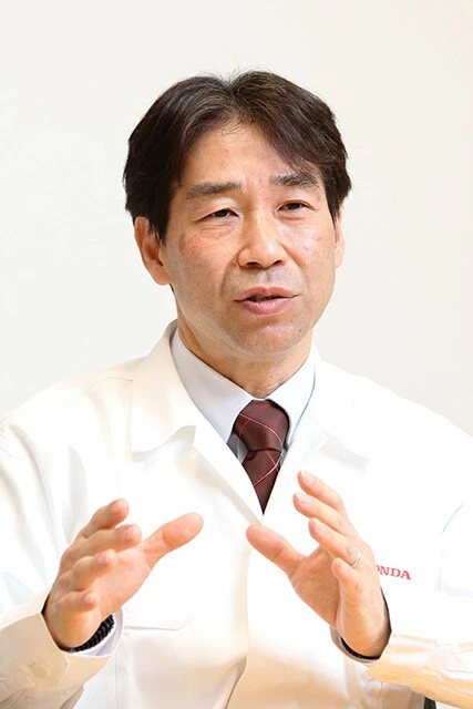 昨季、苦戦したことで「マシンづくりにおける課題が明確になった」と話すHRCレース運営室長の桒田哲宏氏。「タイトル奪還を目標に全力で戦っていく」と意気込む（写真提供／ヤングマシン編集部）