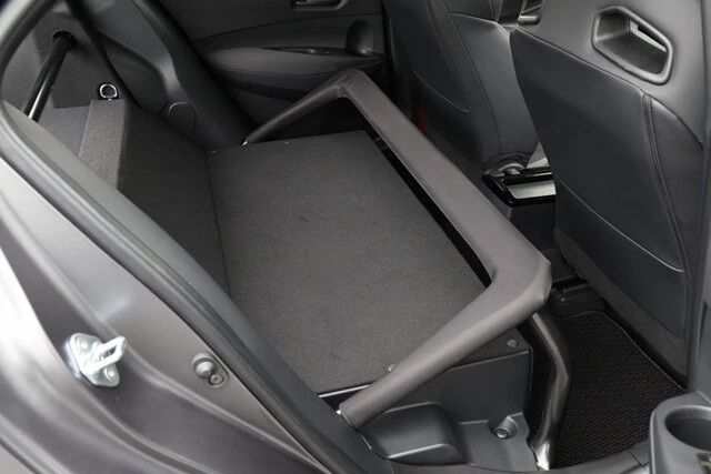 モリゾウエディションは後席を撤去し、約30㎏の軽量化を達成。鬼仕様にも程があるモデルだ