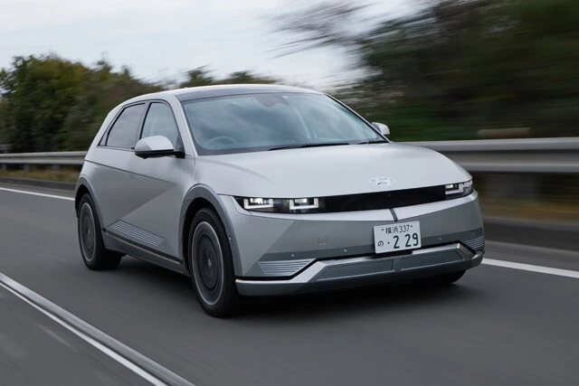 【第1位】ヒョンデ アイオニック5 価格:479万~589万円 今回試乗したのはアイオニック5の最上級モデルとなるラウンジAWD。航続距離はWLTCモードで577㎞