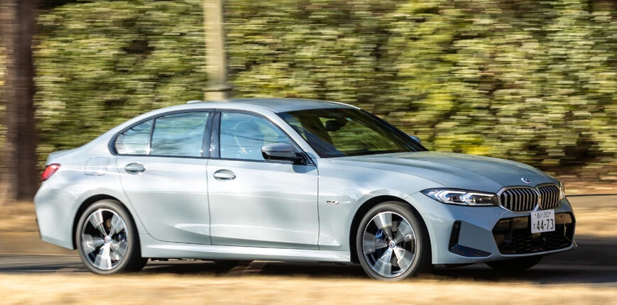 BMW 330e Mスポーツ 価格:710万円 今回試乗した330e Mスポーツは、セダンのみに設定されるPHVモデル。320iより270kg重い車重をまったく感じさせない走りを実現