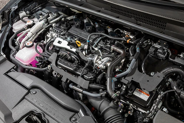 PHEVのシステム出力は223馬力を誇る。ちなみに時速100キロ到達は6.7秒と超快速