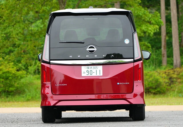 荷室スペースは最大283リットルまで拡大。ちなみに3列目を使用していても、9.5インチのゴルフバッグなら4つ縦積みできる