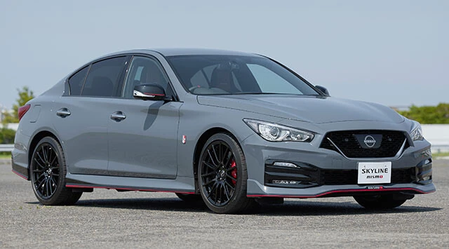 第3位 日産「スカイラインニスモ」カタログモデルの400Rを磨き上げたスカイラインニスモ。 ファン感涙のマシンだが、1000台の限定モデルは秒で完売したとか!?