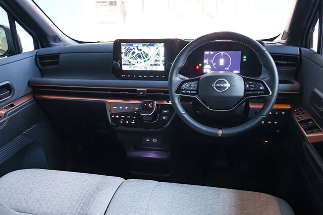 軽自動車とは思えぬチョー上質＆近未来感バッキバキの室内