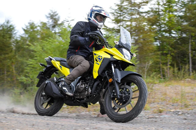 スズキ Vストローム250SX 価格:56万9800円 未舗装路などでの走行も余裕でこなす。車体も軽く操作は自由自在。スポーツクロスオーバーの名前に恥じぬ走りを実現!