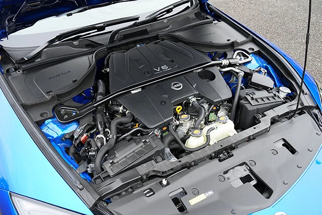 3リットルのV6ツインターボエンジンは、スカイライン400Rから移植。もちろん、7代目専用に磨き抜かれている