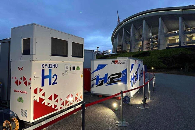 ラリージャパンでは恐ろしく静かな水素発電機が活躍。トヨタのチームテントの重要な箇所の電源も担ったという