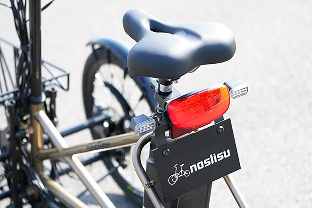 バッテリー容量は0.7kWh。公道走行の場合は自動車損害賠償責任保険への加入が法令で定められている