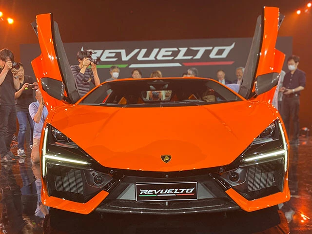 第2位「ランボルギーニ レヴエルト」今年3月29日に世界初公開されたレヴエルト。6月6日、ついにニッポンでも初公開となった。ランボのPHEVということで注目を集めた