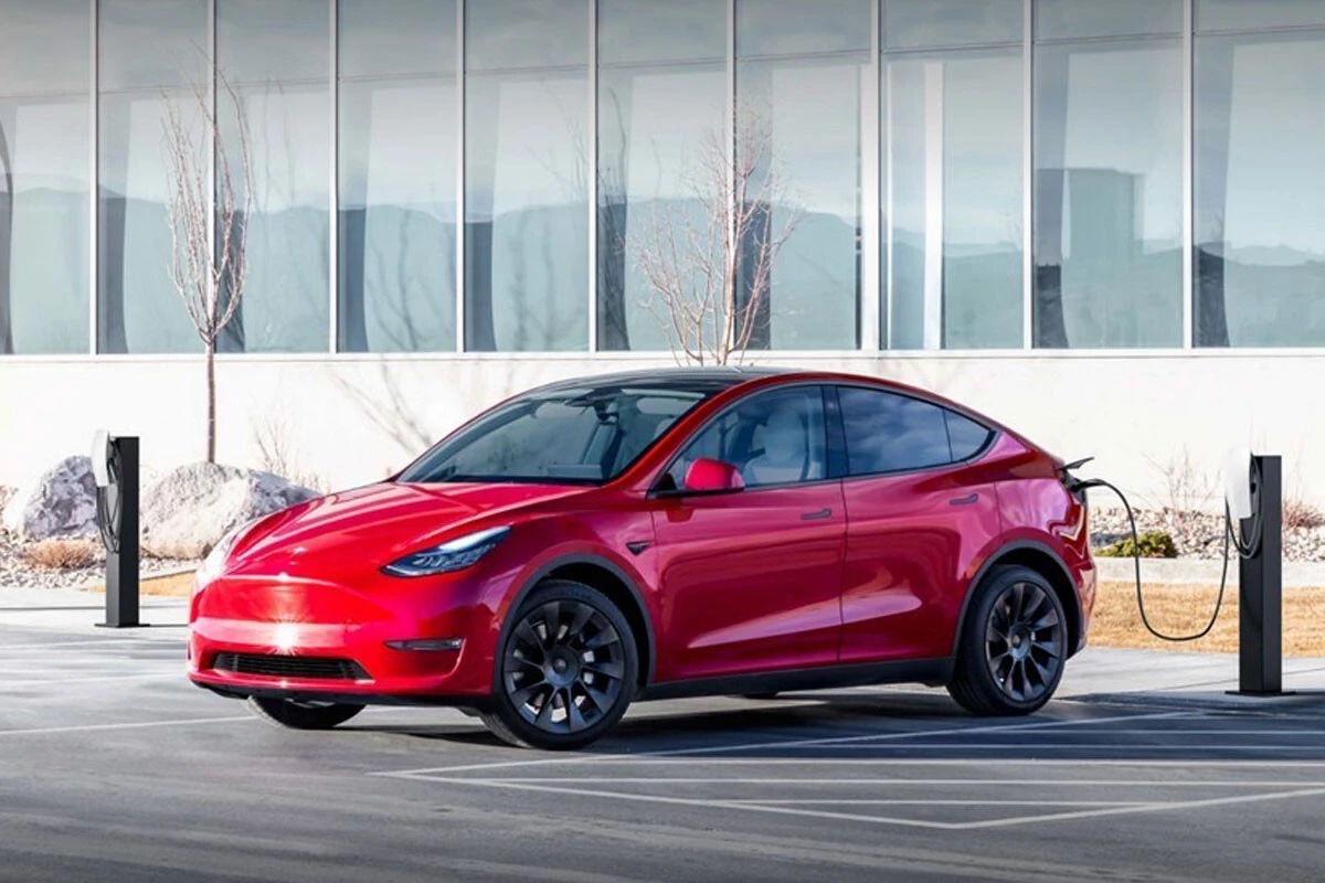 昨年のEV世界販売でも首位をキープしたテスラ。3月1日のインベスターズデイの内容に投資家は失望したようだが......