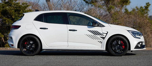 ボディサイズは全長4410㎜×全幅1875㎜×全高1465㎜。ホイールベースは2670㎜