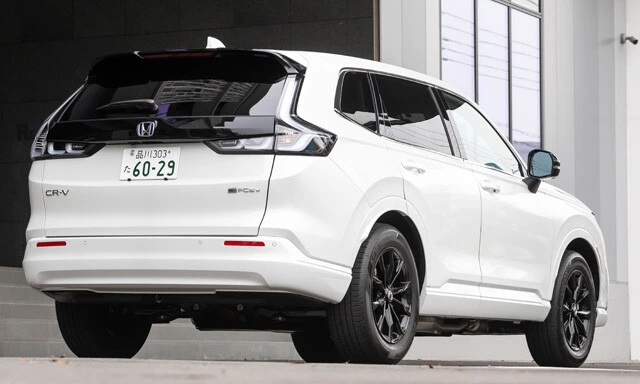 ボディサイズは全長4805㎜×全幅1865㎜×全高1690㎜。車重は2010㎏