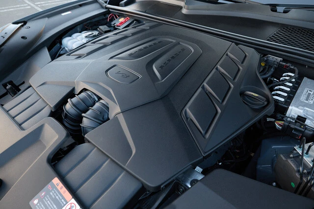 4リットルのV8ツインターボに8速ATを組み合わせる。最高出力は474馬力、最大トルクは600Nm