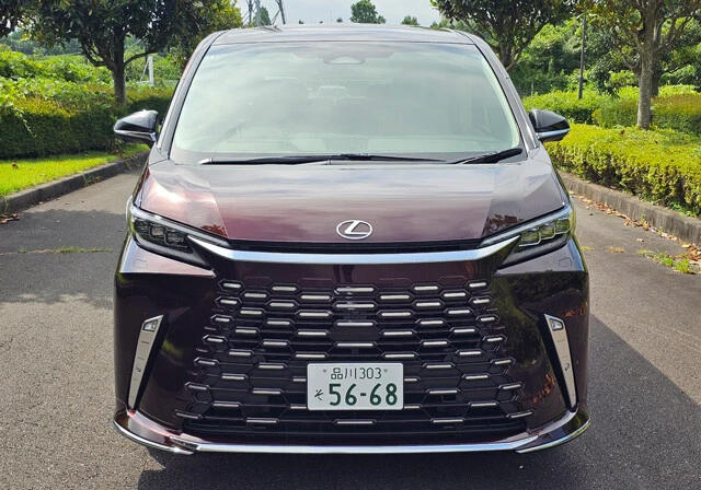 レクサス LM500hバージョンL 価格:1500万円 この2代目LMは欧州、中国、オーストラリアなど62の市場で発売を予定しているという