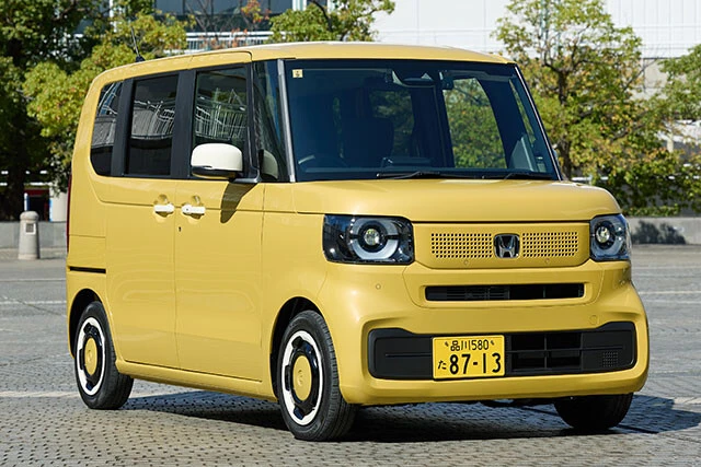 ホンダ「N‐BOX」価格：164万8900～188万1000円、値引き目標：4万円、リセール：A。昨年10月に3代目が爆誕したホンダの軽スーパーハイトワゴンN-BOX。昨年末にはホンダ史上最速となる累計250万台を突破して話題に