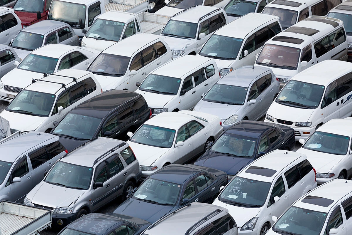 「異次元円安」で輸出急増の中古車市場で引っ張りだこの意外なクルマとは？