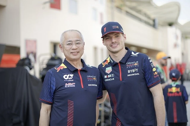 F1世界王者のフェルスタッペン選手と浅木氏