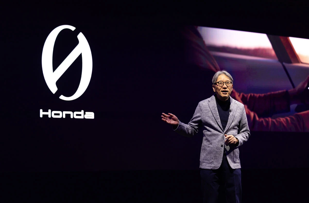 今年1月に開催されたCESで世界初公開された「ホンダゼロシリーズ」について説明する本田技研工業の三部敏宏社長