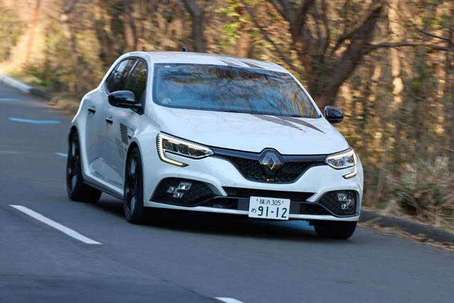 第6位　ルノー「メガーヌ R.S. ウルティム」スポーツブランド「ルノー・スポール」が手がける最後のモデルがこのウルティム。見た目も走りもギンギン。価格659万円