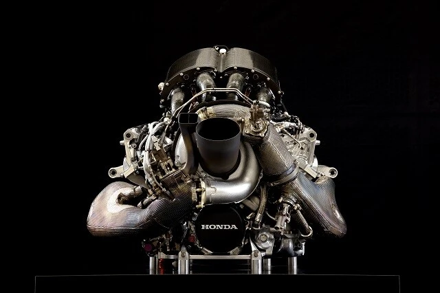 浅木氏がリーダーとして開発したホンダの新骨格PU「RA621H」。2021年に投入されて以降、レッドブルとフェルスタッペンに栄冠をもたらしている