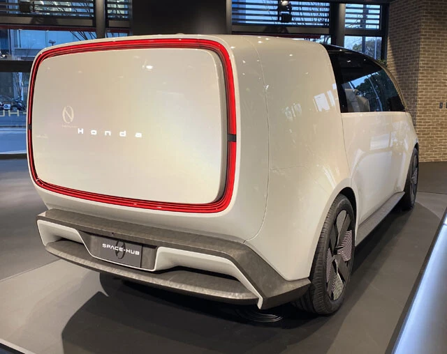 第9位　ホンダ「ゼロシリーズ スペースハブ」後部は確かに食パン一斤的な見た目である