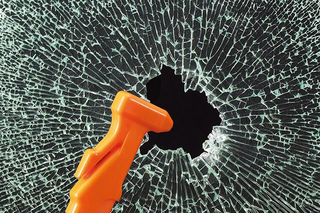 AQ.「緊急脱出用ハンマー」実勢価格　1980円