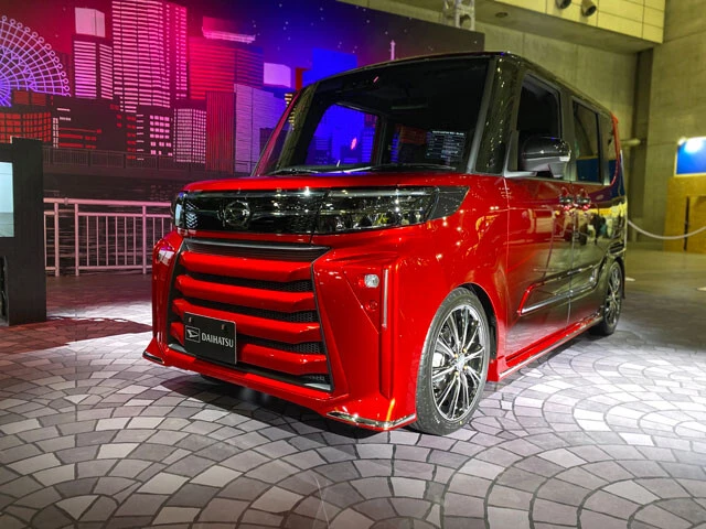 23年の「東京オートサロン」に出展したダイハツの意欲作タントカスタムレッド／ブラック。ちなみに今月12～14日に開催される東京オートサロンへの出展は辞退