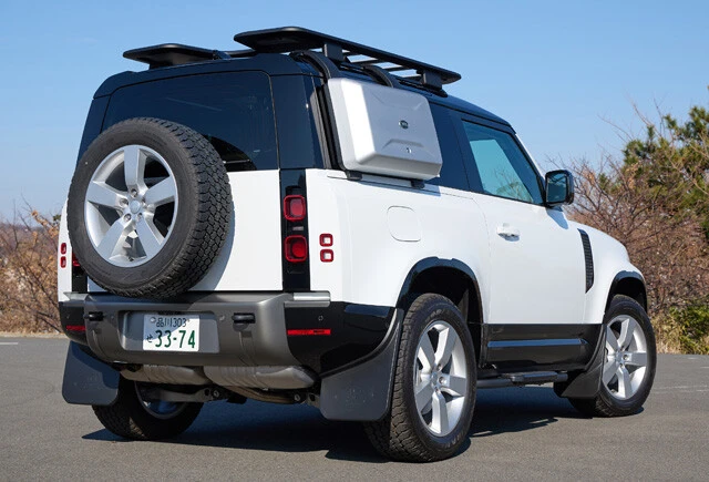 荷室容量は297リットル。ちなみに最小回転半径は5.3mなので、意外と運転しやすい