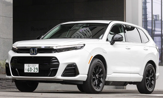 ホンダ CR‐V e:FCEV 価格:809万4900円(リース専用) 米ゼネラルモーターズと共同開発した燃料電池システムを搭載! 言うまでもないが、ホンダの脱炭素カーのフラッグシップSUVである