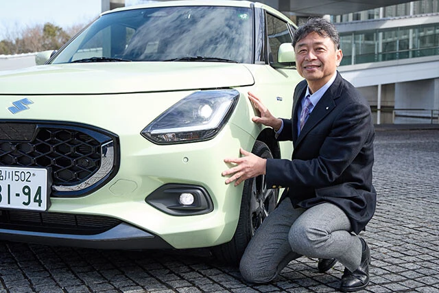 スズキ スイフト開発責任者・小堀昌雄氏。小堀氏が「力を入れた」と語る外観。ボンネットからドアパネルの上側、リヤゲートまで、難度の高い丸みを帯びた形状に仕上げている