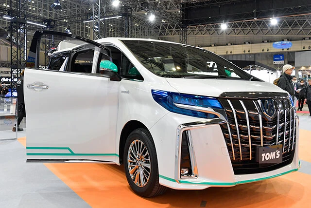 トムス「アルファードEVプラス」トムスが放った非常に現実的な環境対応車のアルファードEVプラス。今後は追加バッテリーの搭載量や、重量配分を検討するという