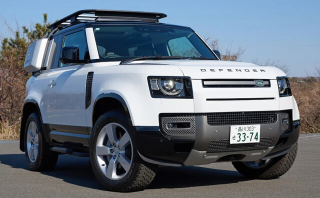 ランドローバー ディフェンダー90  X-DYNAMIC HSE 価格:955万円 今回の試乗車は荷物を車外空間に積載できるルーフラックなどのオプションが鬼盛り。お値段は1000万円を突破......