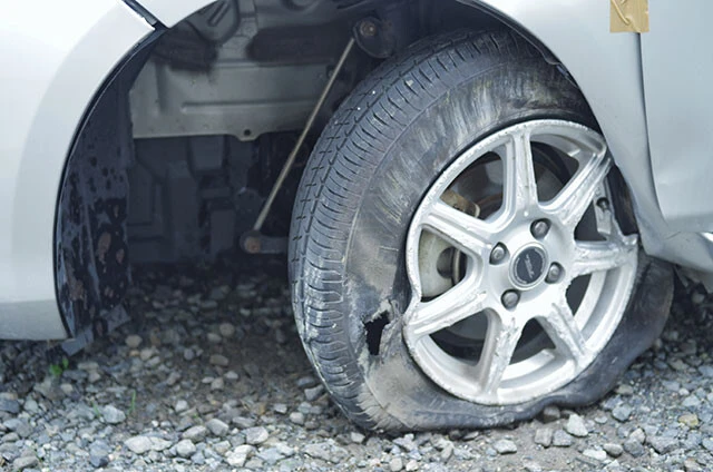 クルマのパーツの中でただひとつ路面と接触するのがタイヤ。そんなタイヤが酷暑によりダメージを受けているという……