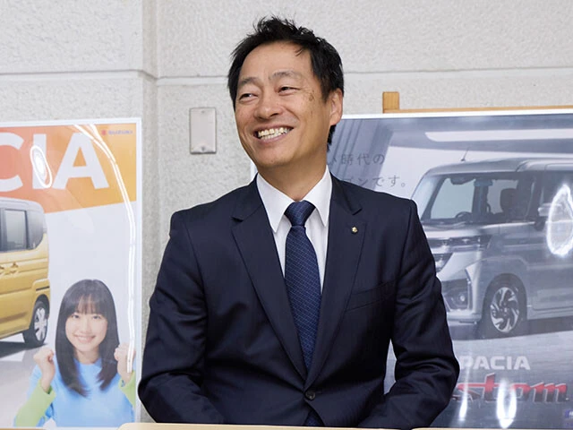 先代モデルに続き、新型スペーシアでも開発責任者を務めたスズキの鈴木猛介氏。軽量化に取り組んで低燃費を実現した