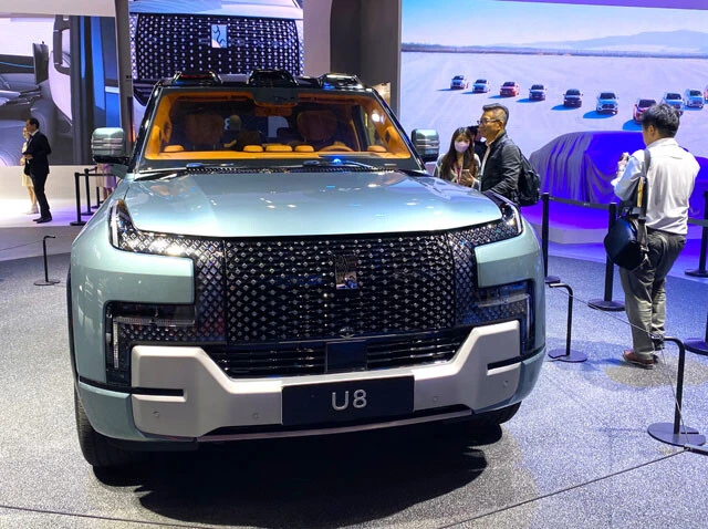 中国BYDの高級ブランドがぶっ放した怪物PHEV「U8」。水上航行もこなす無敵ぶり