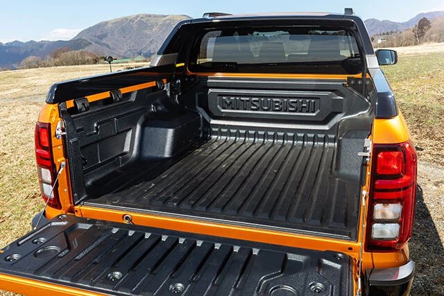 ガッシガシと物を積める大きい荷台。ちなみに5名乗車時の最大積載量は500㎏を実現