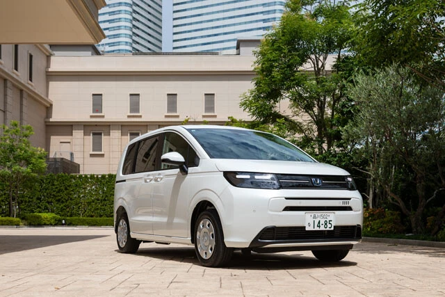 【軽じゃない大本命カー①】ホンダ フリード　2024年の日本カー・オブ・ザ・イヤーを戴冠したのが、ホンダの小型ミニバン・フリード。同社の大賞受賞は14年ぶり。大本命カー!!