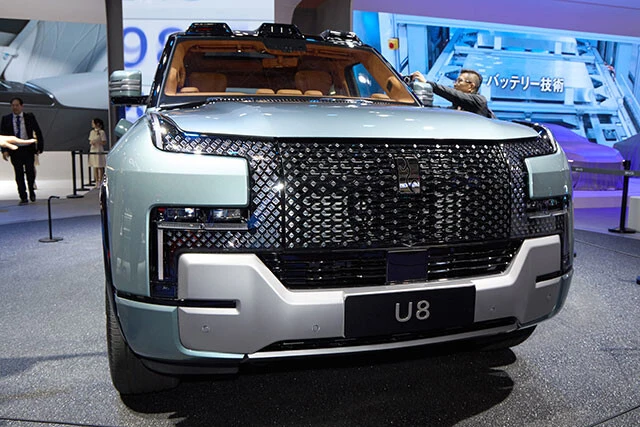 BYDの高級ブランド、ヤンワンがぶっ放したSUVがU8。最高出力1100馬力以上というバケモノ的PHEV