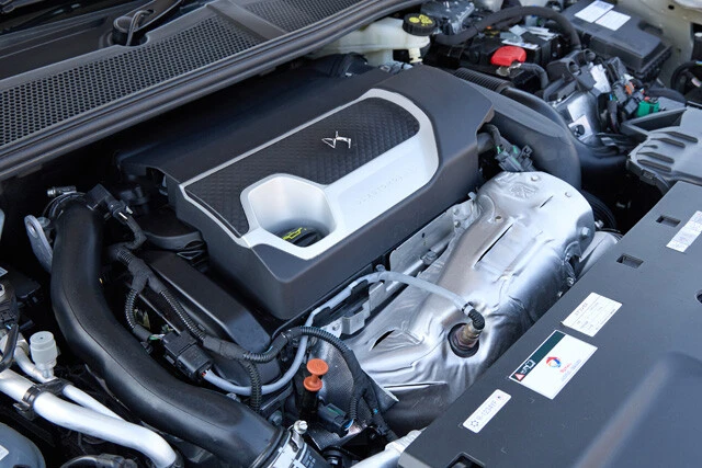 1.6リットル直4ターボ+モーターのプラグインハイブリッド。上質で爽快な加速がタマらない