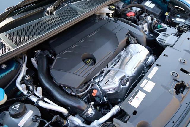 66㎞のEV走行が可能(WLTCモード)。普通充電のみに対応。満充電の所要時間は約2時間30分