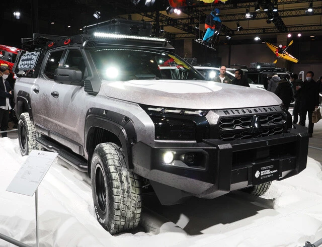 【やりすぎ第5位】三菱 トライトンスノーシュレッダーコンセプト ペースは三菱のゴツ顔のピックアップトラック・新型トライトン。会場では「これパジェロ?」という声がアチコチから飛び交う出来だった