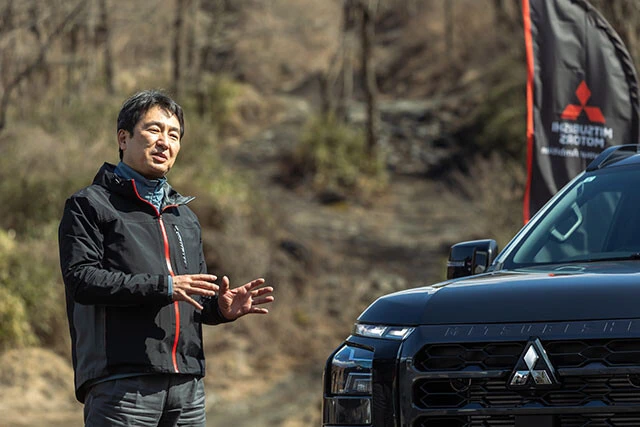 開発陣を徹底取材した渡辺氏。写真はセグメント・チーフ・ビークル・エンジニアの戸邉哲也氏